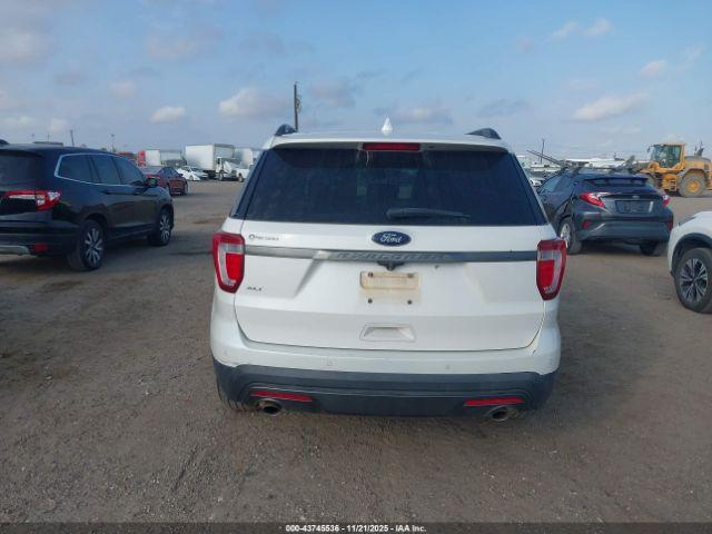 Ford Explorer Xlt Image 6