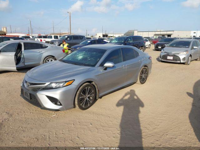 Toyota Camry Se Image 16