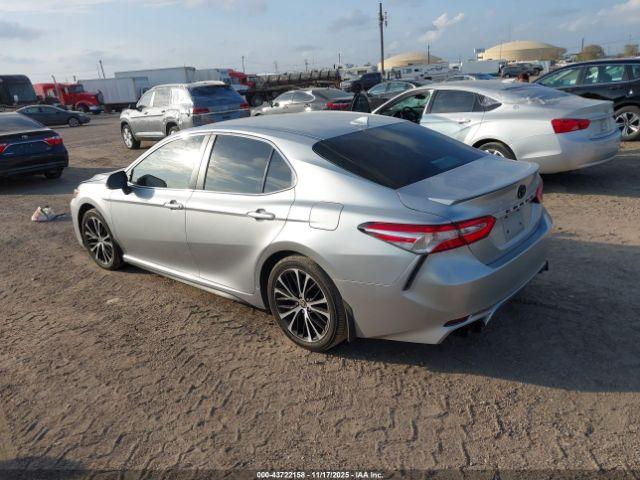 Toyota Camry Se Image 4