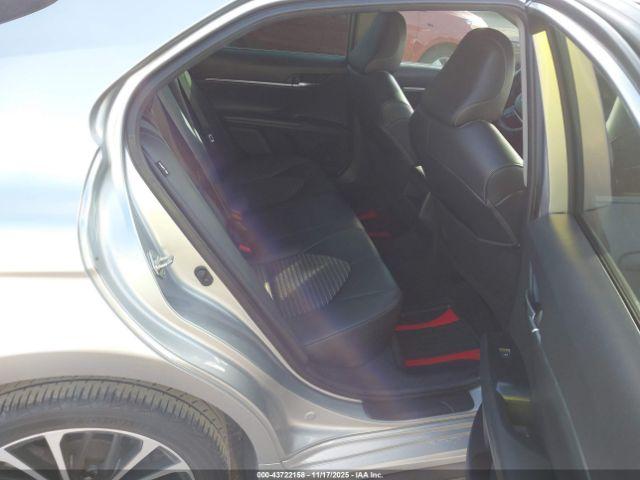 Toyota Camry Se Image 15