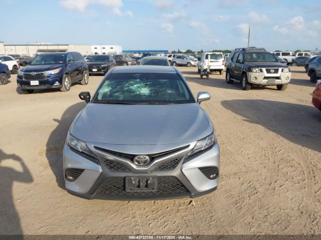 Toyota Camry Se Image 9