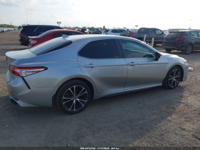 Toyota Camry Se Image 13