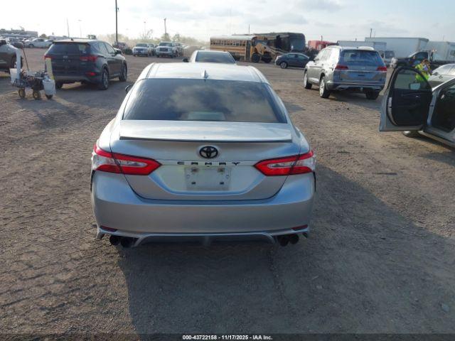 Toyota Camry Se Image 12