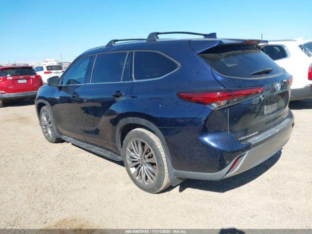 Toyota Highlander Hybrid Platinum Image 5