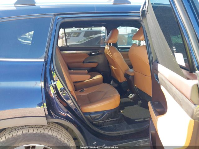 Toyota Highlander Hybrid Platinum Image 12