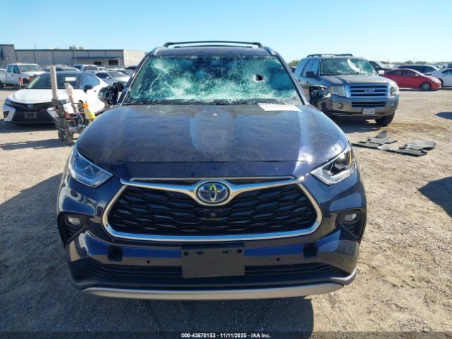 Toyota Highlander Hybrid Platinum Image 2