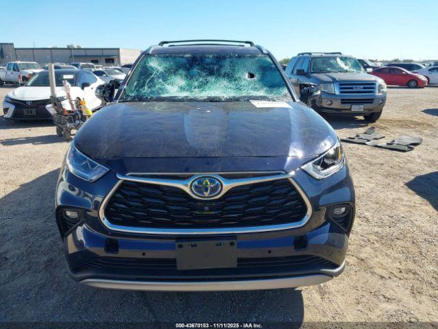 Toyota Highlander Hybrid Platinum Image 2