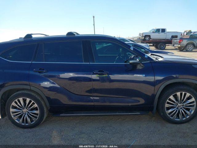 Toyota Highlander Hybrid Platinum Image 9