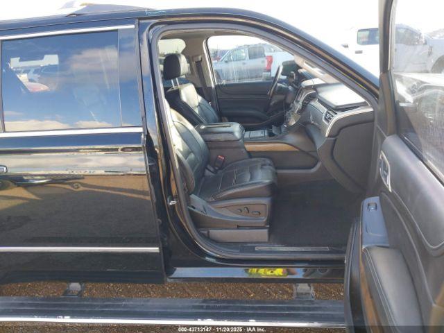 GMC Yukon Denali Image 14