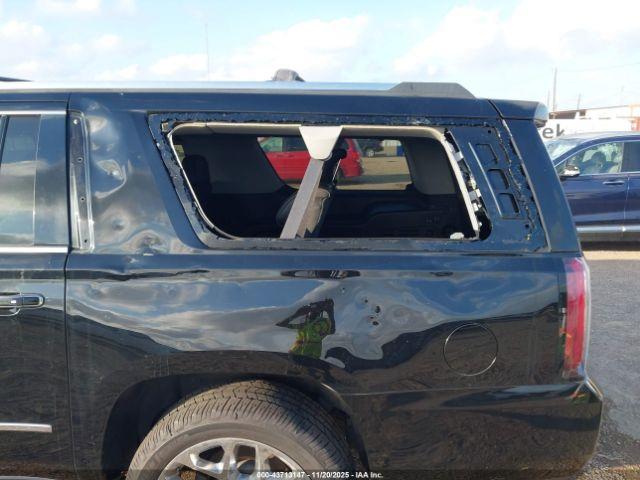 GMC Yukon Denali Image 10