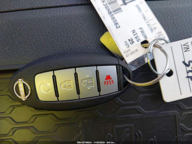 Nissan Frontier Pro-4x 4x4 Image 15