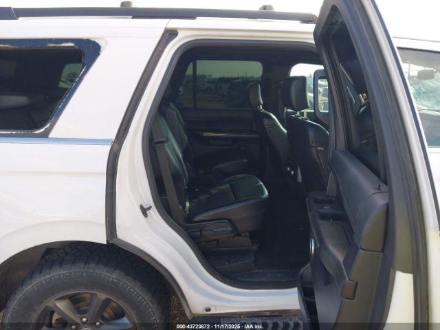 Ford Expedition Xlt Image 2