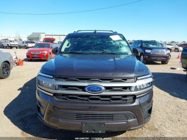 Ford Expedition Xlt Image 3