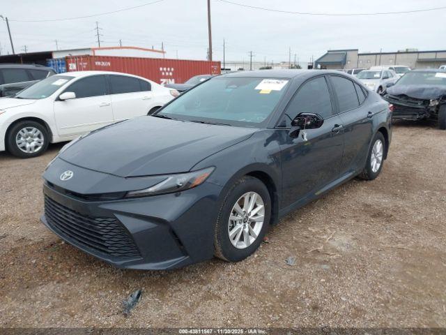 Toyota Camry Le Image 14