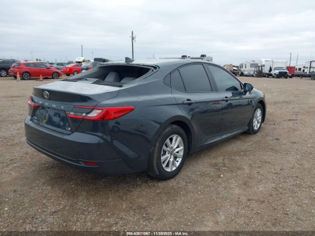 Toyota Camry Le Image 16