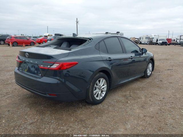 Toyota Camry Le Image 16