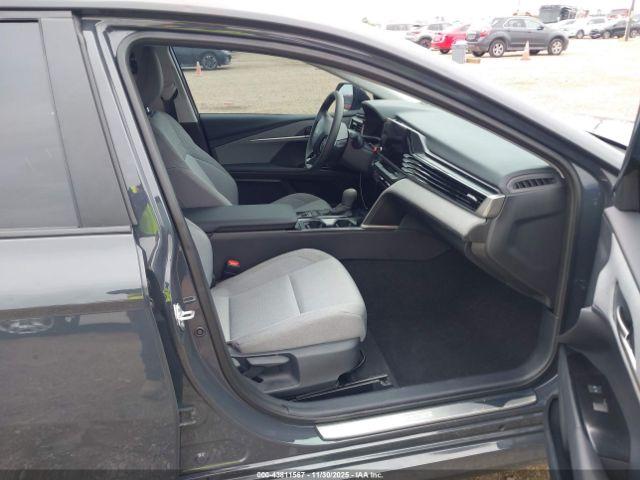 Toyota Camry Le Image 2