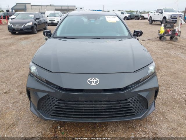 Toyota Camry Le Image 10