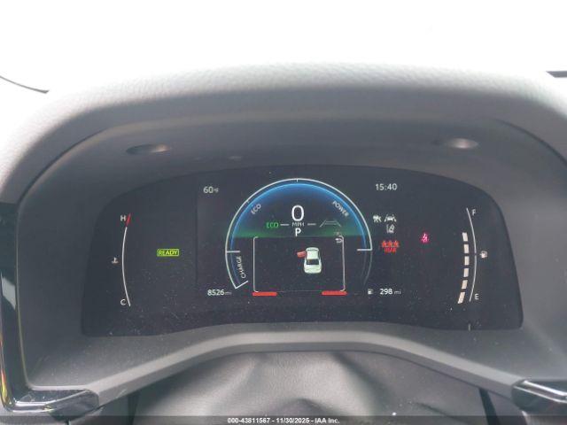 Toyota Camry Le Image 8