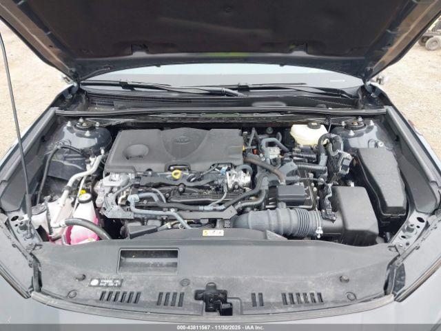 Toyota Camry Le Image 12