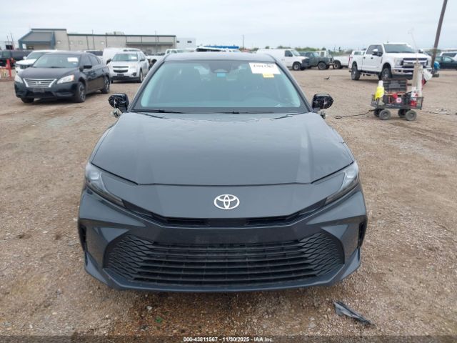 Toyota Camry Le Image 13