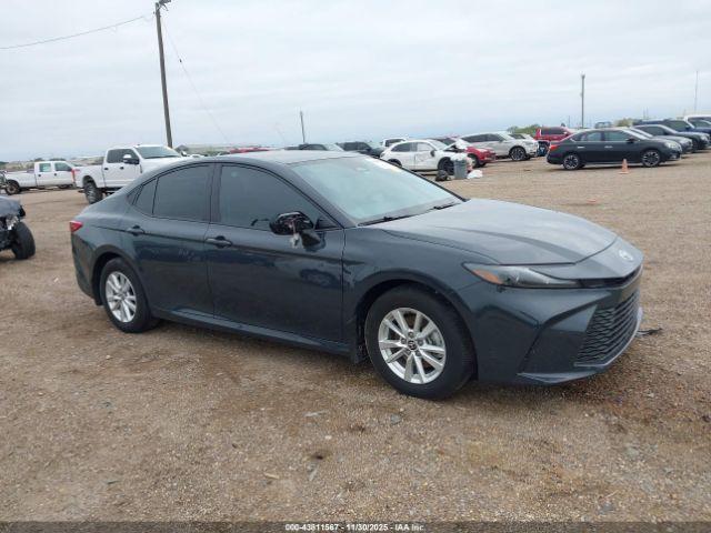 Toyota Camry Le Image 15