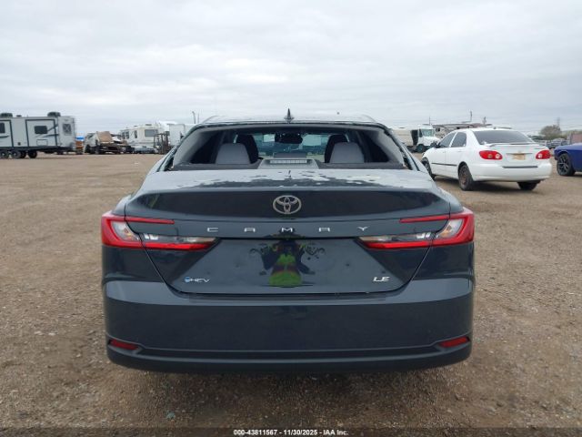 Toyota Camry Le Image 3