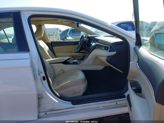 Toyota Camry Xle Image 2