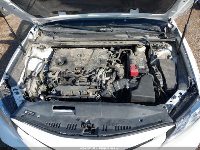 Toyota Camry Xle Image 10