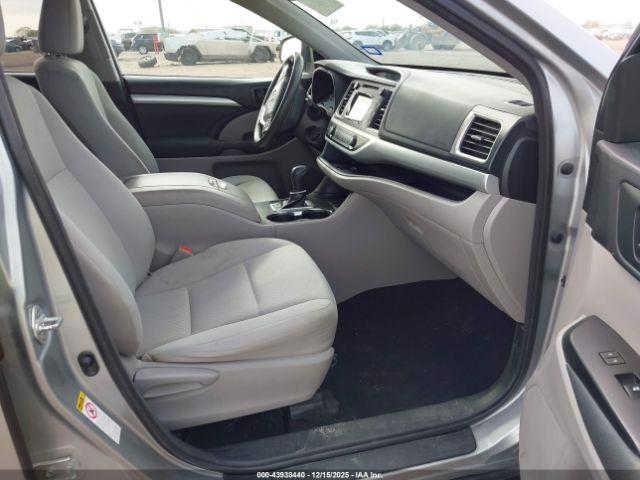 Toyota Highlander Le Image 9