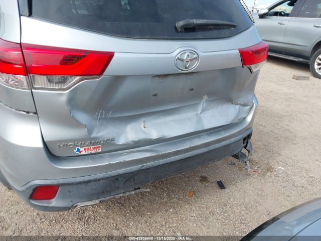 Toyota Highlander Le Image 16