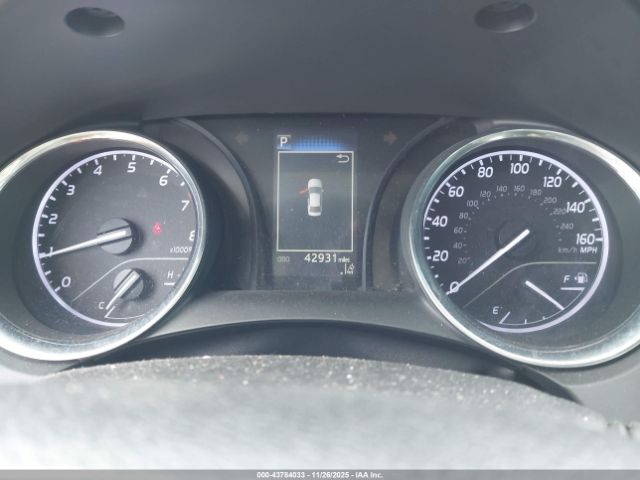 Toyota Camry Se Image 8