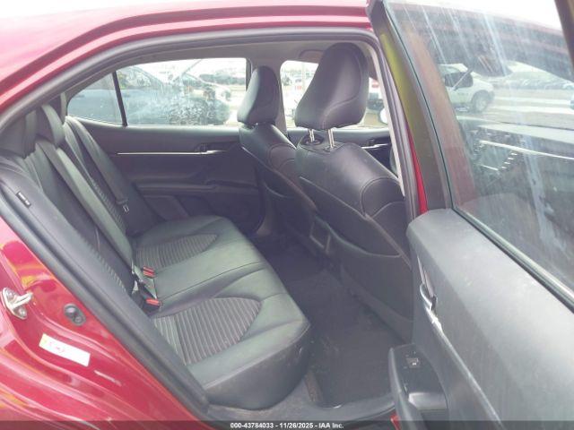 Toyota Camry Se Image 11