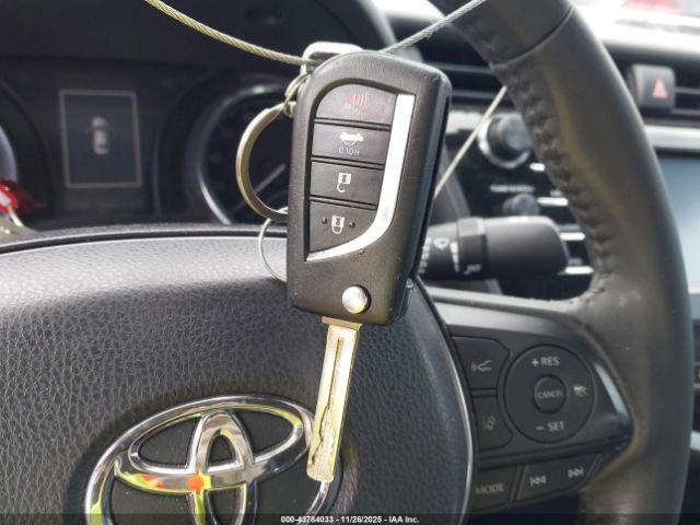 Toyota Camry Se Image 2