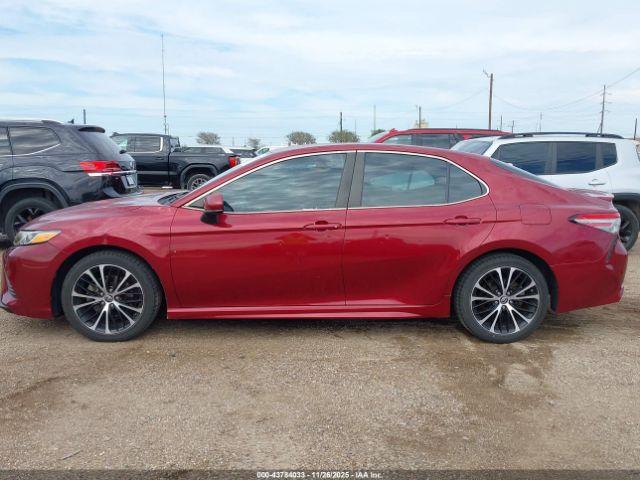 Toyota Camry Se Image 14