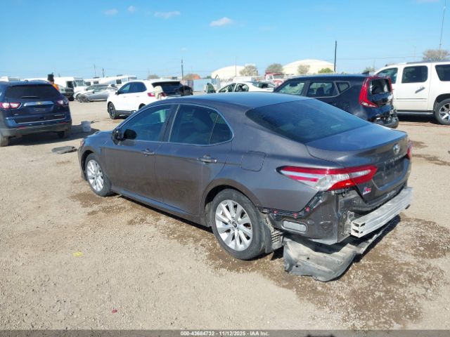 Toyota Camry Le Image 3