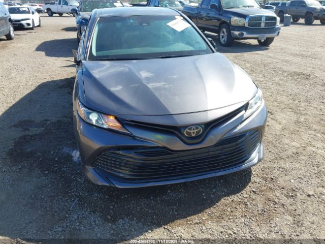 Toyota Camry Le Image 6