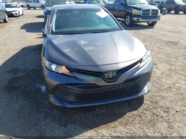 Toyota Camry Le Image 6