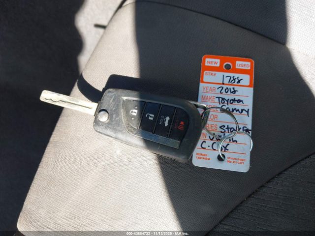 Toyota Camry Le Image 8