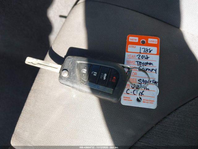 Toyota Camry Le Image 8