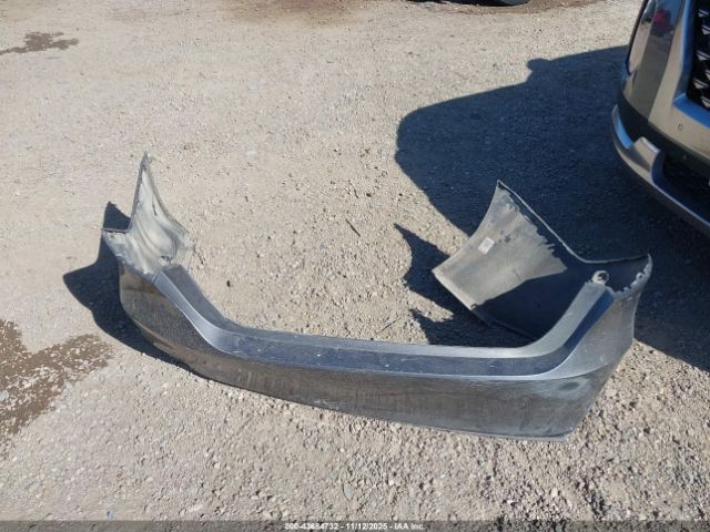 Toyota Camry Le Image 11