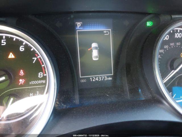 Toyota Camry Le Image 9