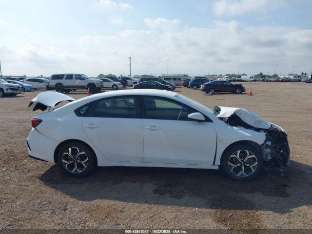 Kia Forte Lxs Image 8