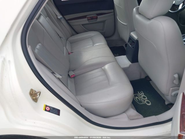 Chrysler 300c Image 6