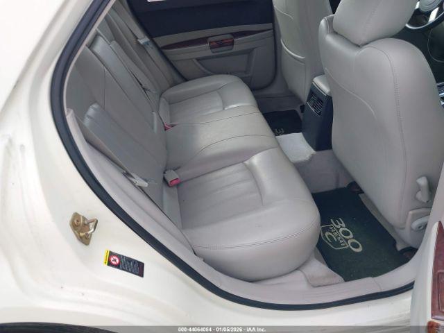 Chrysler 300c Image 6