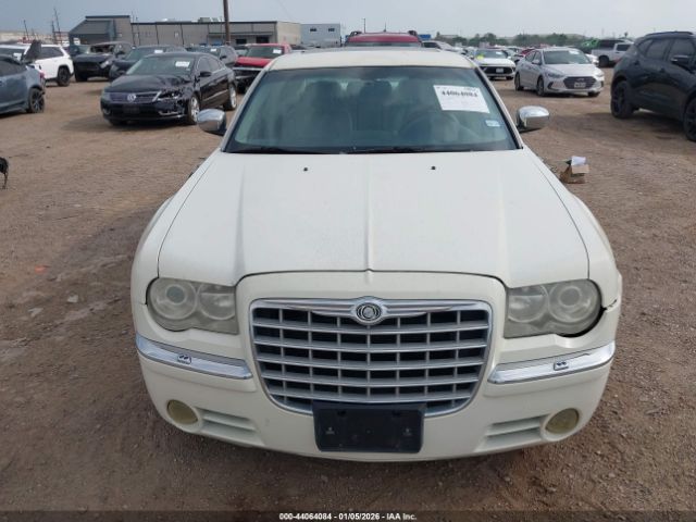 Chrysler 300c Image 8
