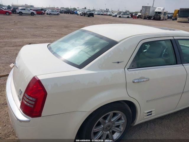 Chrysler 300c Image 9
