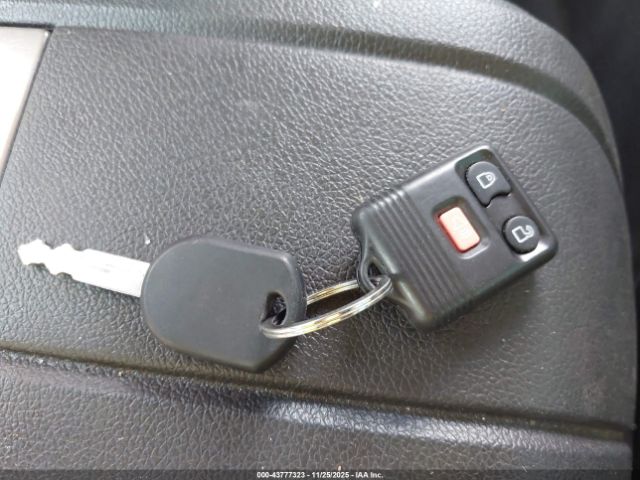 Ford Mustang V6 Image 11