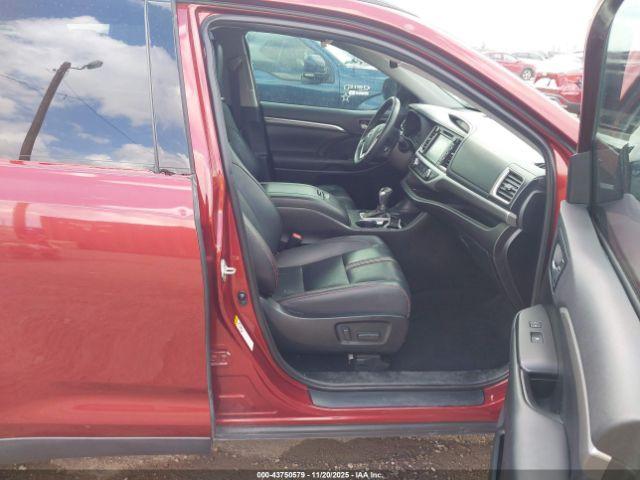 Toyota Highlander Se Image 6