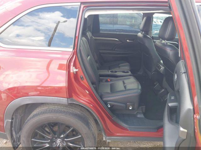 Toyota Highlander Se Image 10